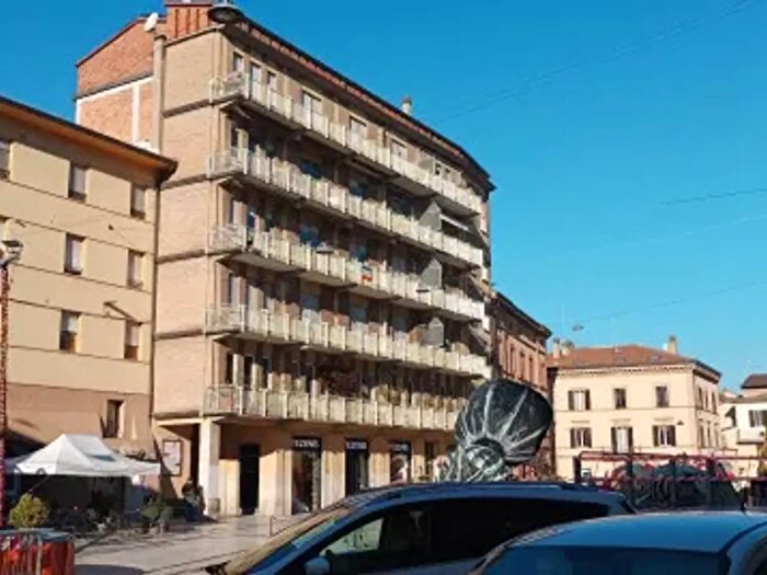 Appartamento quadrilocale in vendita in Piazza Giuseppe Mazzini, Bastia Umbra