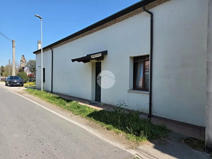 Casa bilocale in vendita in Str Alessandro Volta, Roncoferraro