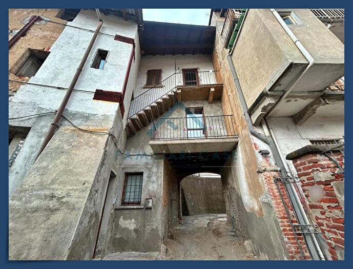 Casa bilocale in vendita in Via Silvio Pellico, Solbiate Arno