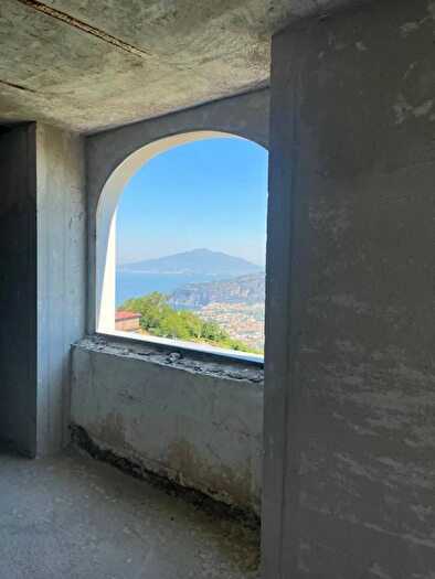 Appartamento trilocale in vendita in Via Nastro Azzurro SantAgnello, SantAgnello