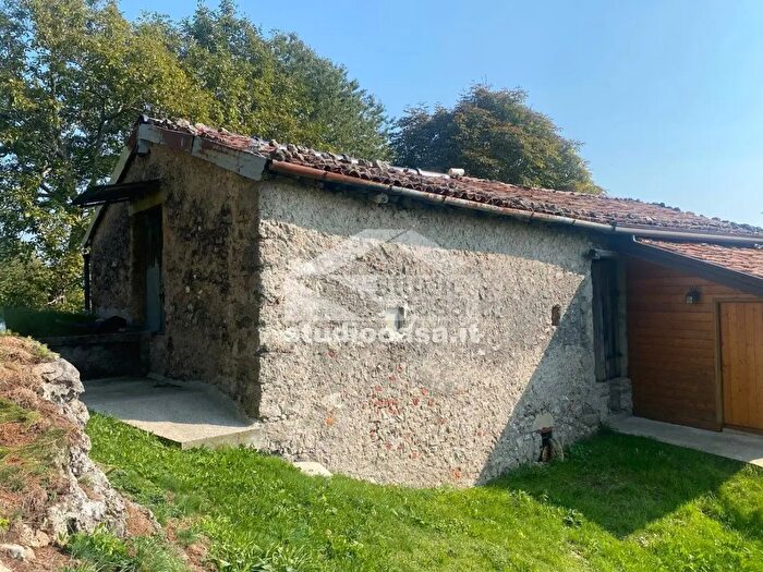 Casa bilocale in vendita in Camissinone, Zogno