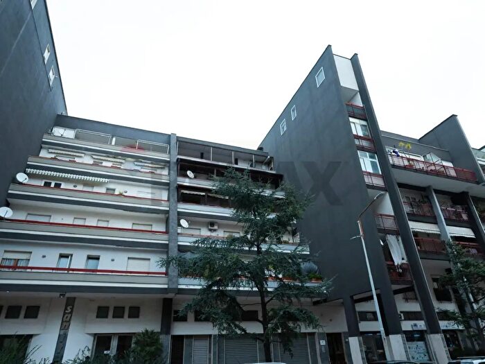 Appartamento con 6 locali in vendita in Via Avvocato De Nicola, Trani