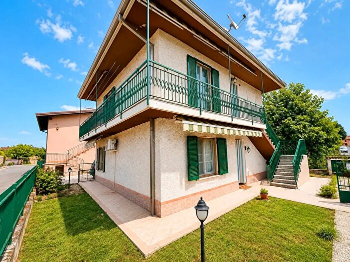 Casa con 8 locali in vendita in Tre Martiri, Portalbera