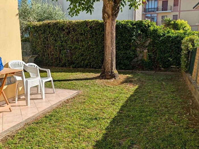 Appartamento quadrilocale in affitto in Via Vittorio Veneto, Marina di Massa Centro, Massa
