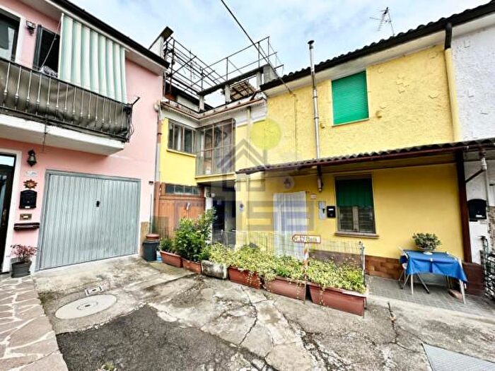 Casa con 6 locali in vendita in Via Porto, Crotta DAdda