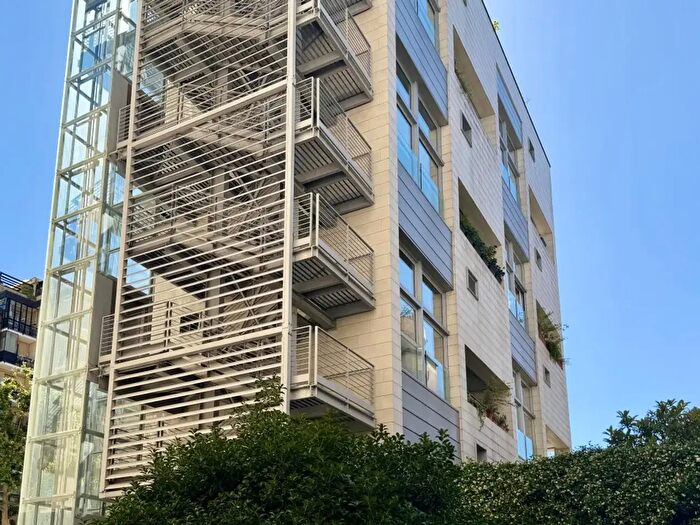 Appartamento bilocale in vendita in Viale Romolo a, Milano