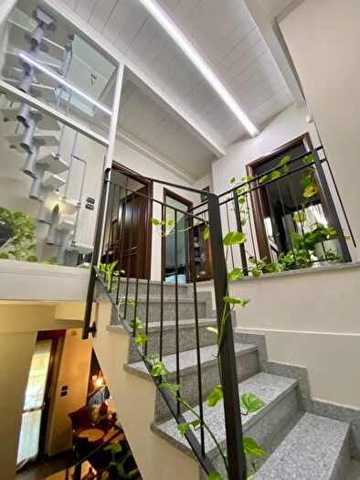 Appartamento con 5 locali in vendita in La Loggia