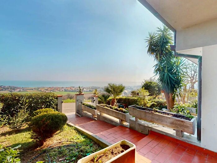 Casa con 5 locali in vendita in Numana