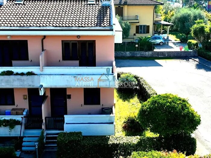 Casa quadrilocale in vendita in Via Pisa, Massa