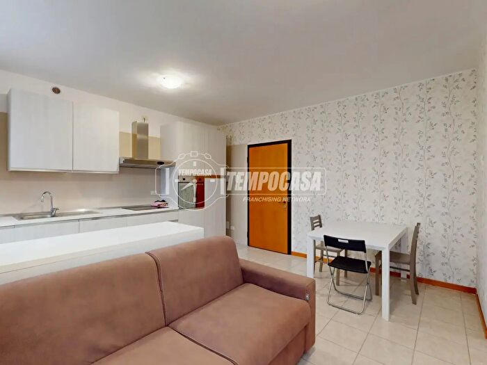 Appartamento bilocale in affitto in Via Giotto, Carate Brianza