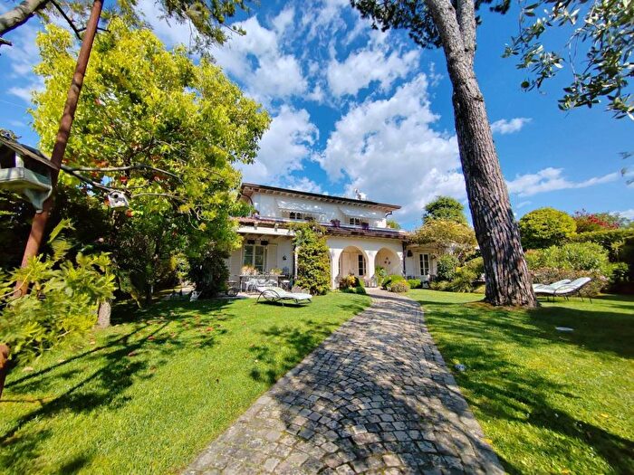 Casa con 6 locali in affitto in Via della Barbiera, Caranna, Forte dei Marmi