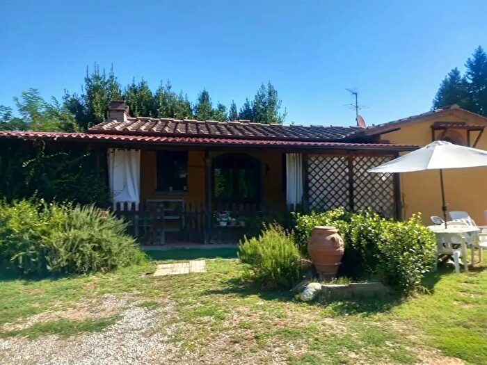 Casa con 7 locali in vendita in Vinci