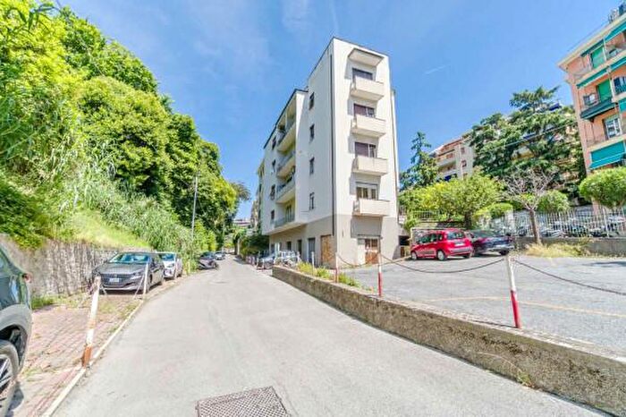 Appartamento trilocale in affitto in Via Federico Sclopis, Genova