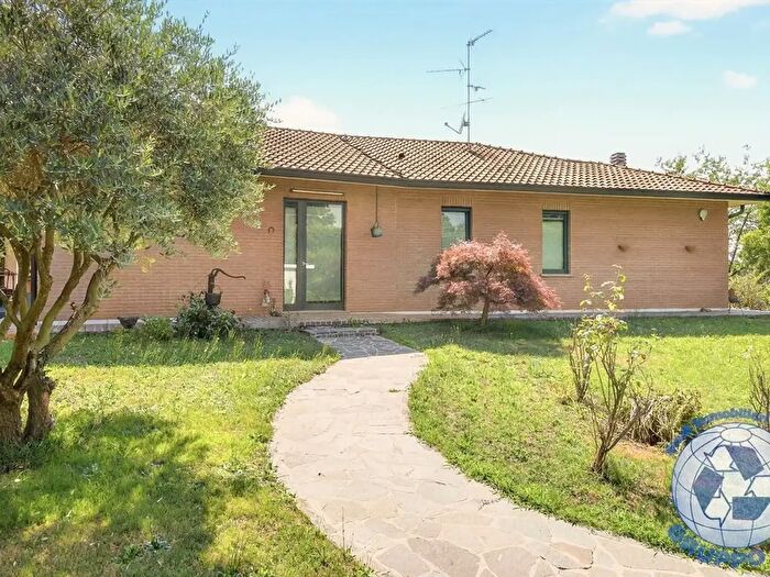 Casa quadrilocale in vendita in Via Cappelletta, Camparada