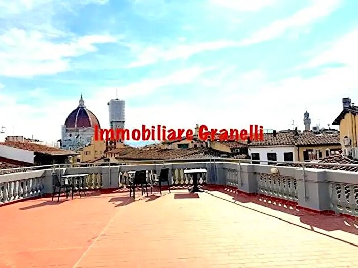 Appartamento con 5 locali in affitto in Firenze