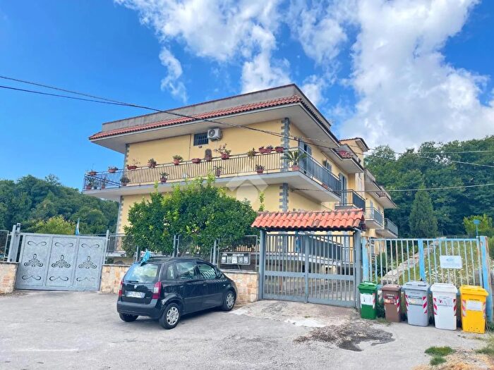 Appartamento con 5 locali in vendita in Viale S Ignazio di Loyola, Napoli