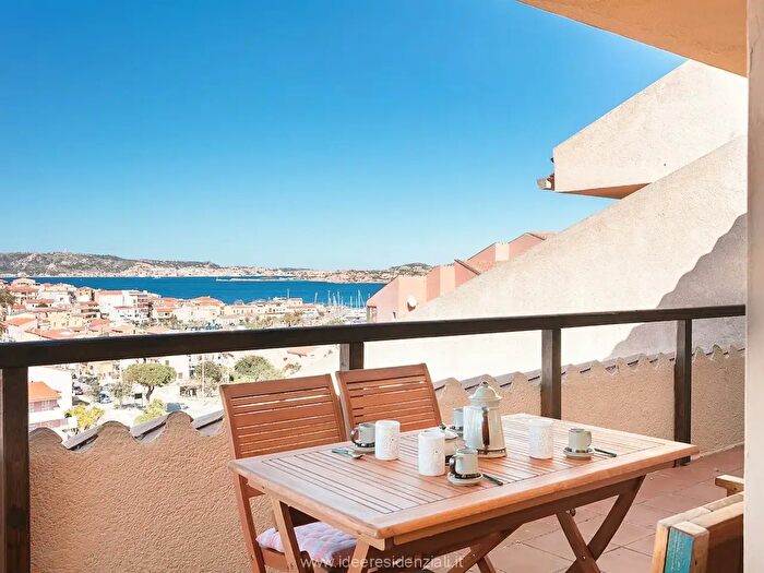 Appartamento trilocale in affitto in Via dei Cisti, Palau