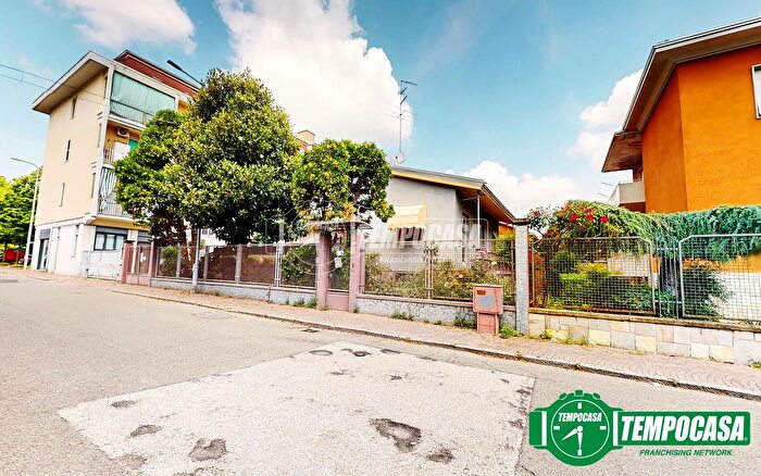 Casa quadrilocale in vendita in Valenza