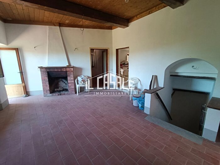 Casa con 7 locali in vendita in Rufina