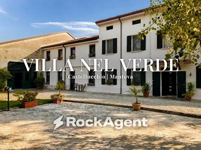 Casa con 6 locali in vendita in Via Gabbiana, Castellucchio