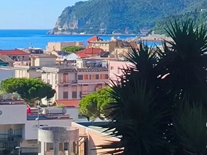 Appartamento bilocale in vendita in Via La Spezia, Spotorno