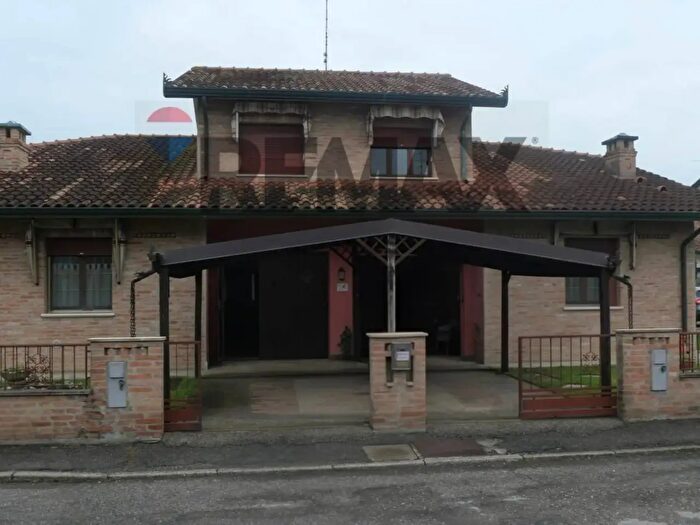 Casa con 6 locali in vendita in Vicolo Frutteti, Tresignana