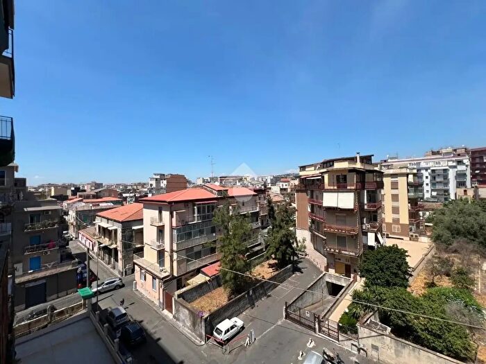 Appartamento quadrilocale in vendita in Via Falsaperla, Catania