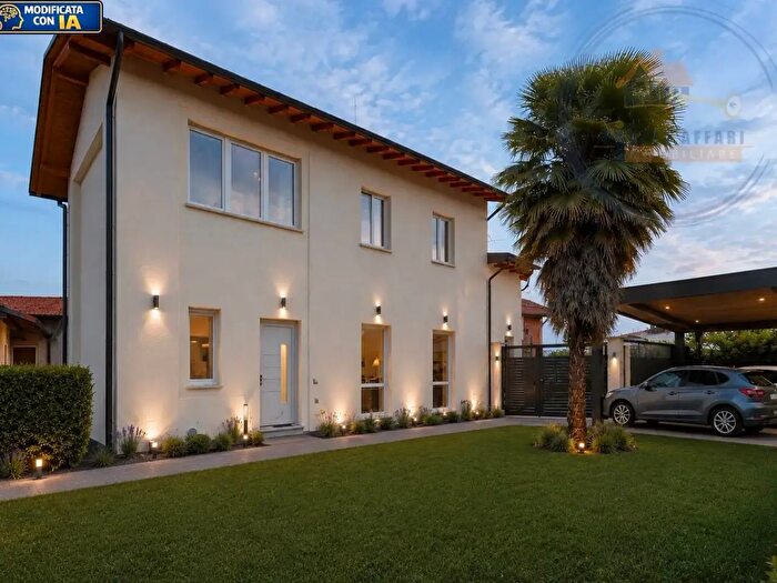 Casa quadrilocale in vendita in Via Borghetto, Carnago