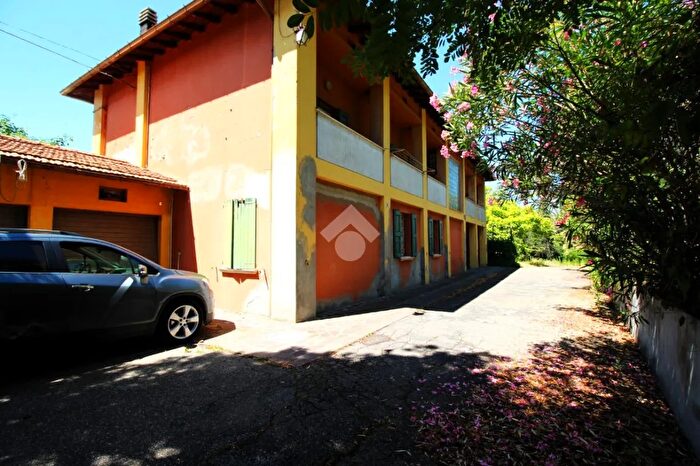 Appartamento quadrilocale in vendita in Via di Sabbiuno, Bologna