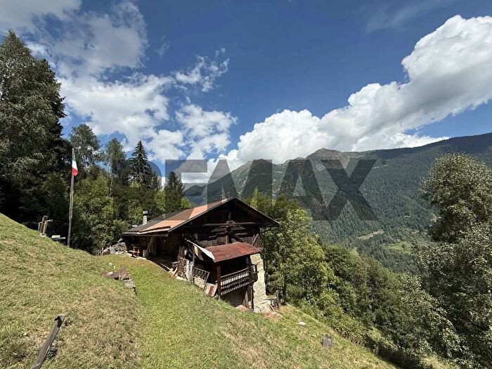 Casa con 10 locali in vendita in Peio