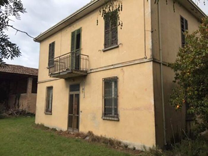 Casa con 6 locali in vendita in Russi