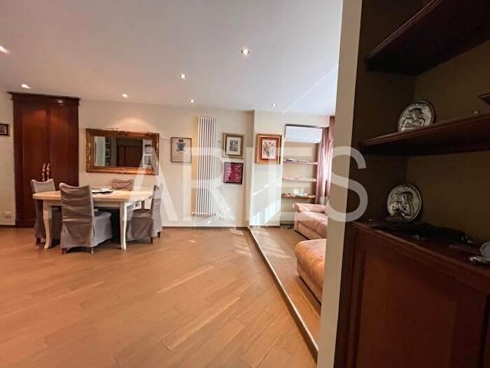 Appartamento con 6 locali in affitto in Via Paolo Barison, Roma