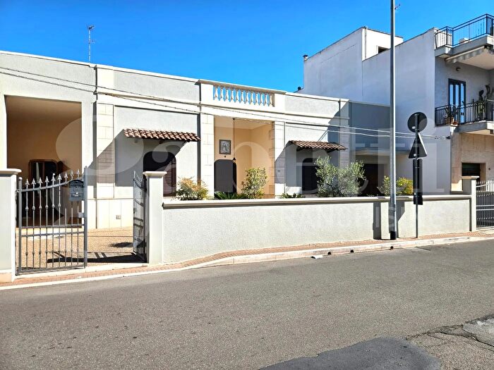 Casa con 10 locali in vendita in Via Grottella, Copertino