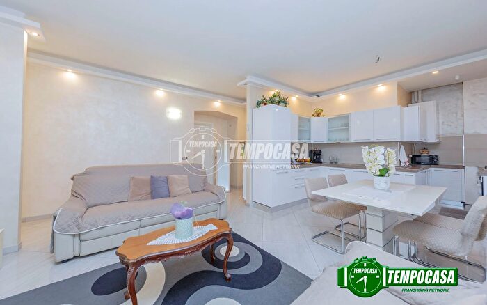 Appartamento trilocale in vendita in Via Rogerio, Piacenza