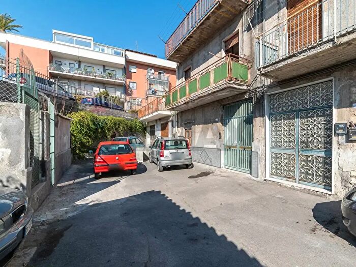 Casa con 6 locali in vendita in Via Pietro Abbadessa, Catania