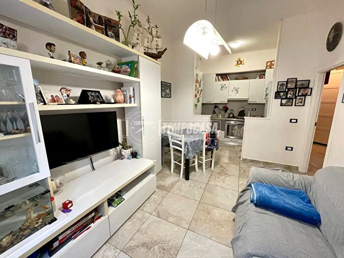 Appartamento trilocale in vendita in Via delle Scuole B, Bologna