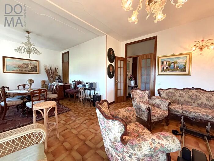 Casa con 8 locali in vendita in Rosolina