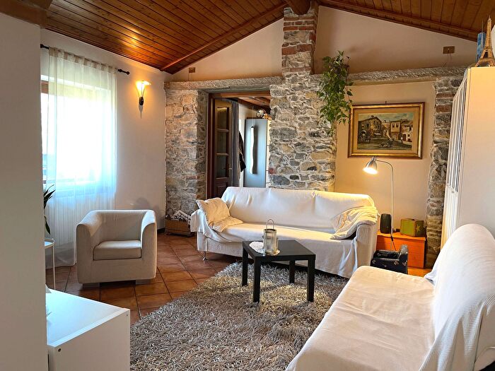 Appartamento quadrilocale in vendita in Via Cadorna, Azzio