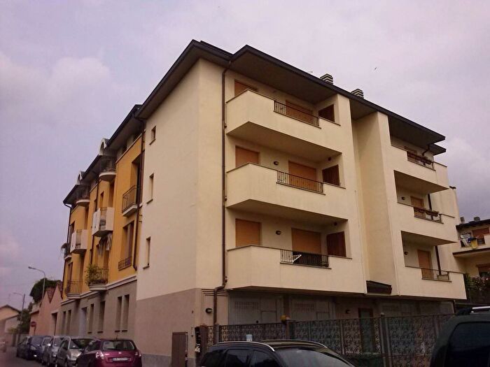 Appartamento trilocale in affitto in Via Monza, Lissone