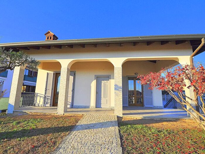 Casa con 5 locali in vendita in Via Sandro Pertini, Bernate Ticino