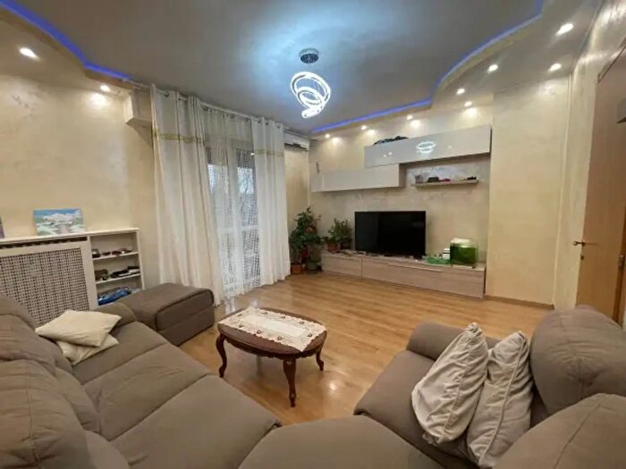 Appartamento trilocale in vendita in Via Teano, Milano
