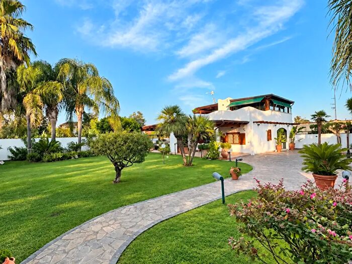 Casa con 10 locali in vendita in Via Mediana Vecchia, San Felice Circeo