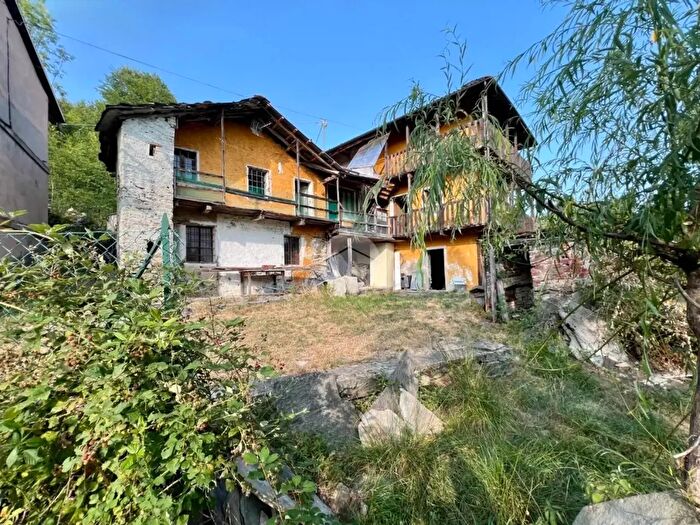 Casa con 6 locali in vendita in Frazione Oldri' Crochera, Viu'
