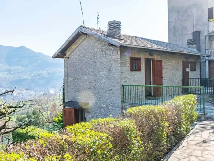 Casa bilocale in vendita in Via Calchera, Rota DImagna