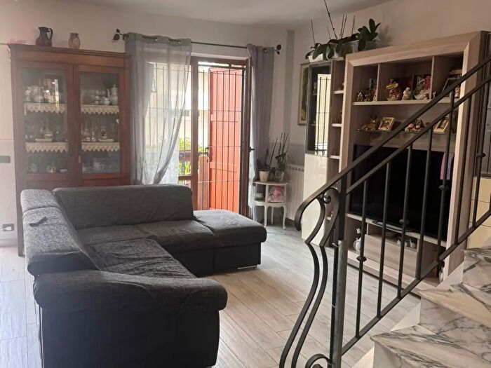 Casa con 8 locali in vendita in Carrara