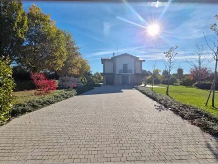 Casa con 6 locali in vendita in Scandiano