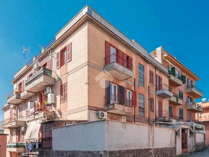 Appartamento bilocale in vendita in Via Montenovesi, Roma