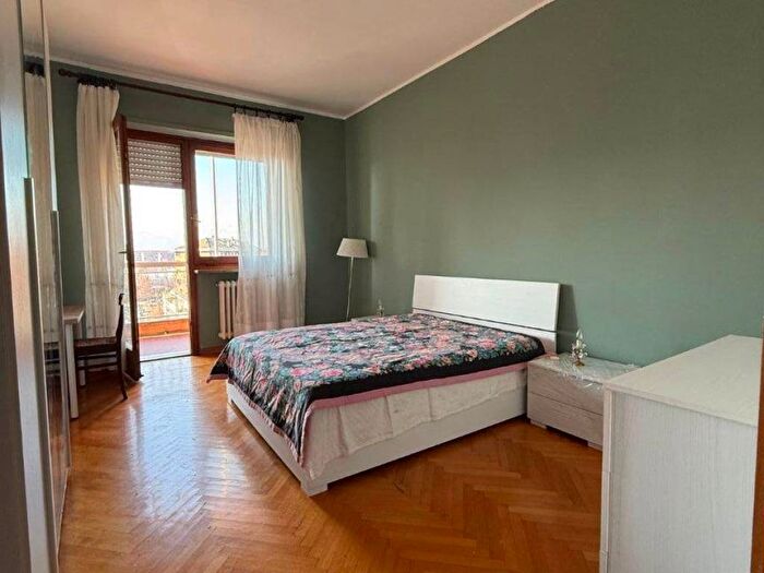 Appartamento trilocale in affitto in Via Onorato Castellino, Pozzo Strada, Torino