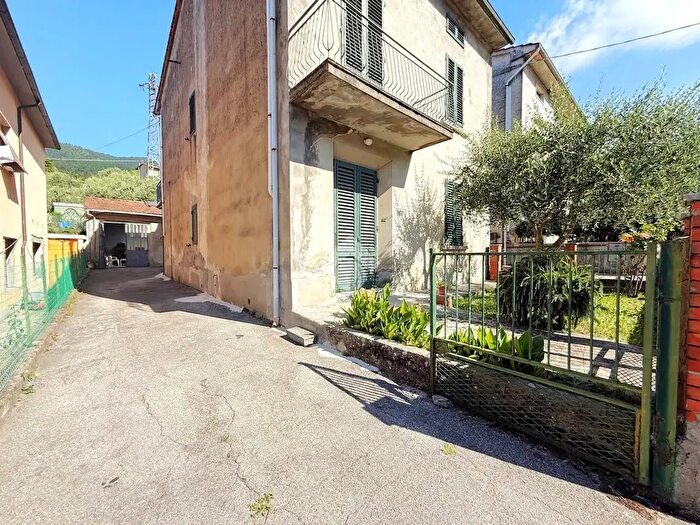 Casa con 9 locali in vendita in Via Antonio Gramsci, Montale