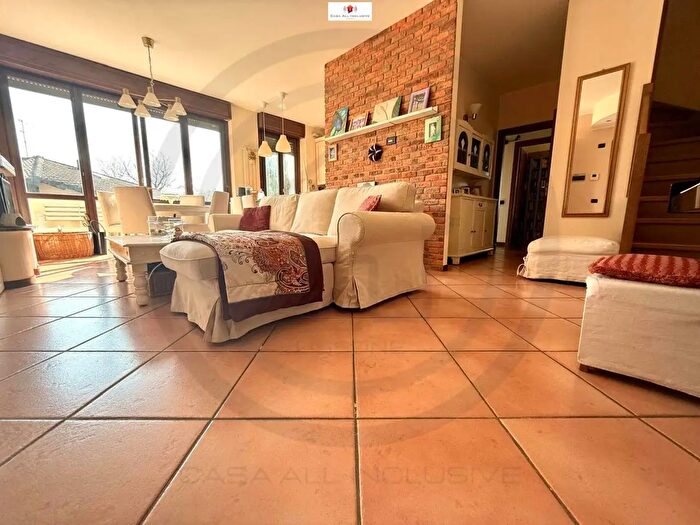 Appartamento con 5 locali in vendita in Vicolo Flavio Gioia, Sovico